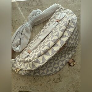 New Geometric Patterned Cream and Gray Women's Bum Bag